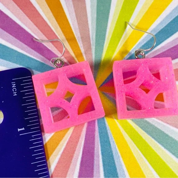 Hot pink handmade Breeze Block resin earrings - Picture 2 of 2